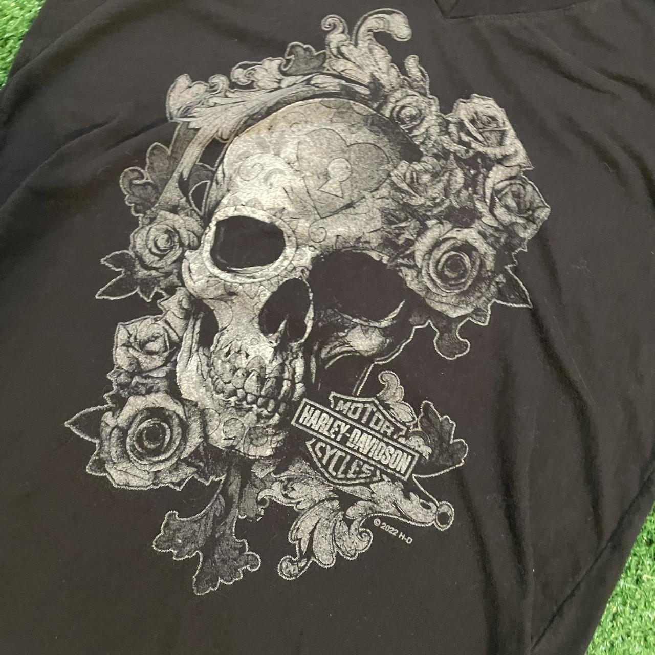 Vintage Harley Davidson Skull and Roses Graphic Black and Silver T-shirt